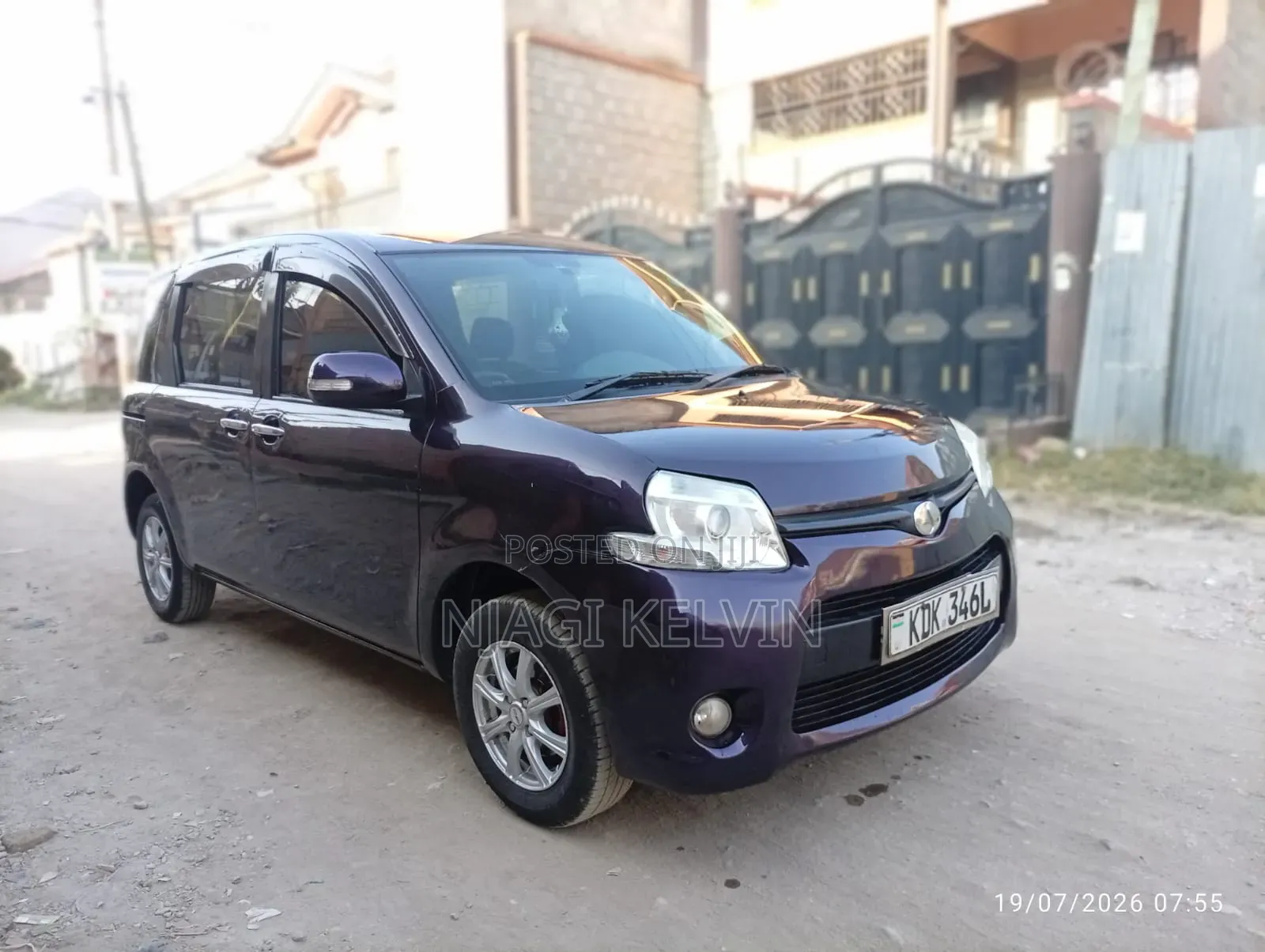 Toyota Sienta 2015 Burgundy