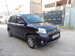 Toyota Sienta 2015 Burgundy
