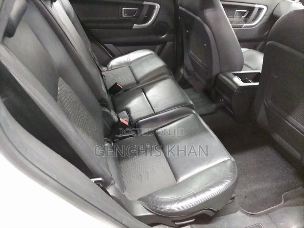 Land Rover Discovery Sport 2019 White
