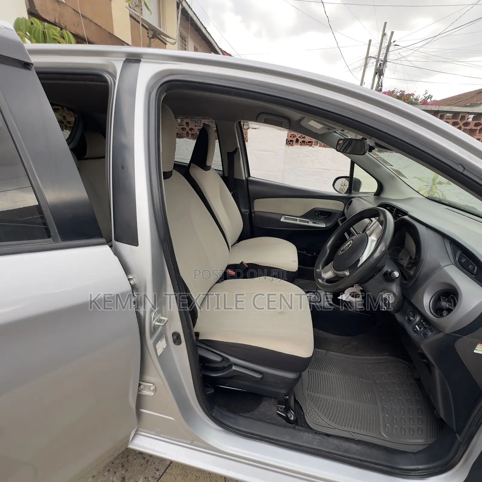 Toyota Vitz 1.0 FWD 5dr 2016 Silver