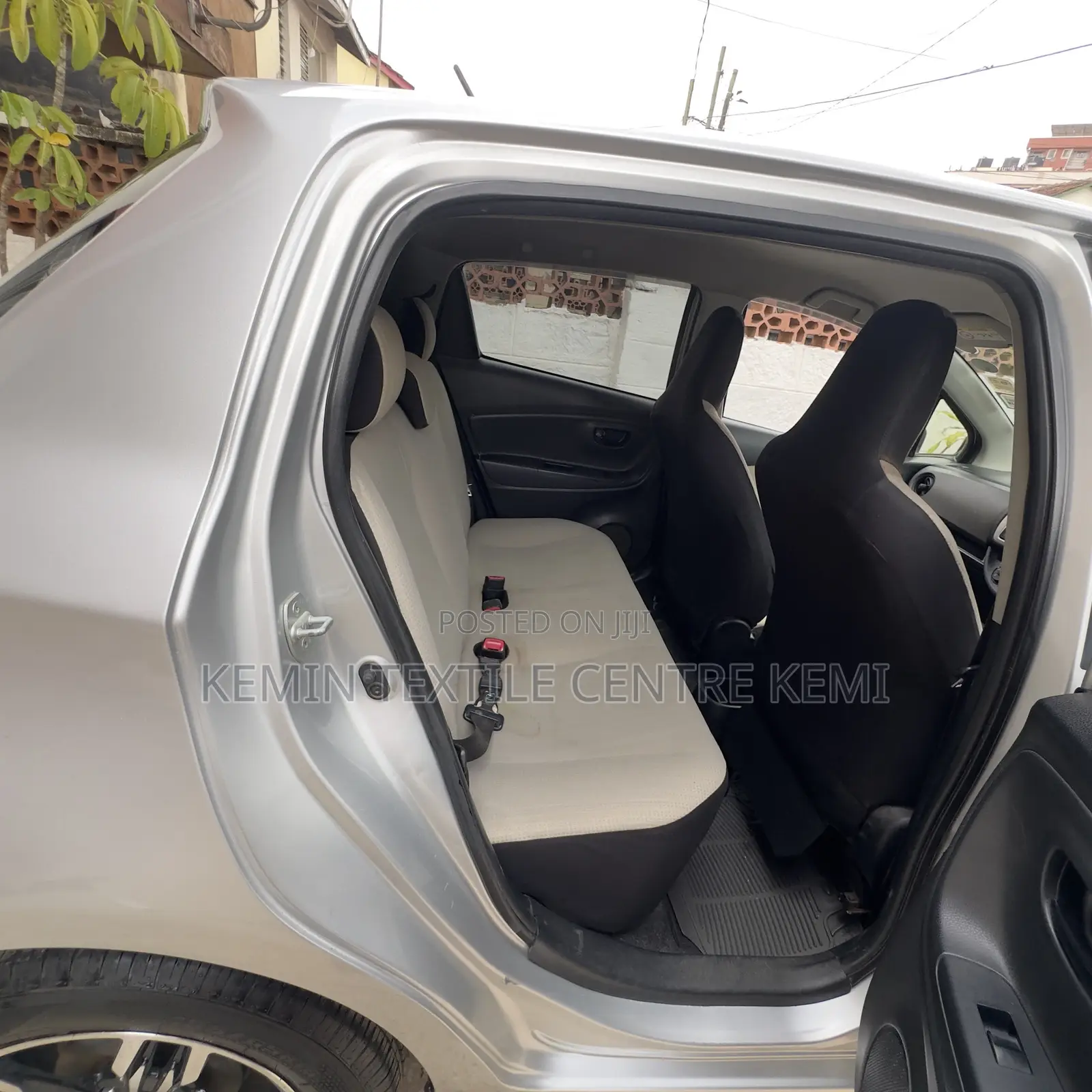 Toyota Vitz 1.0 FWD 5dr 2016 Silver