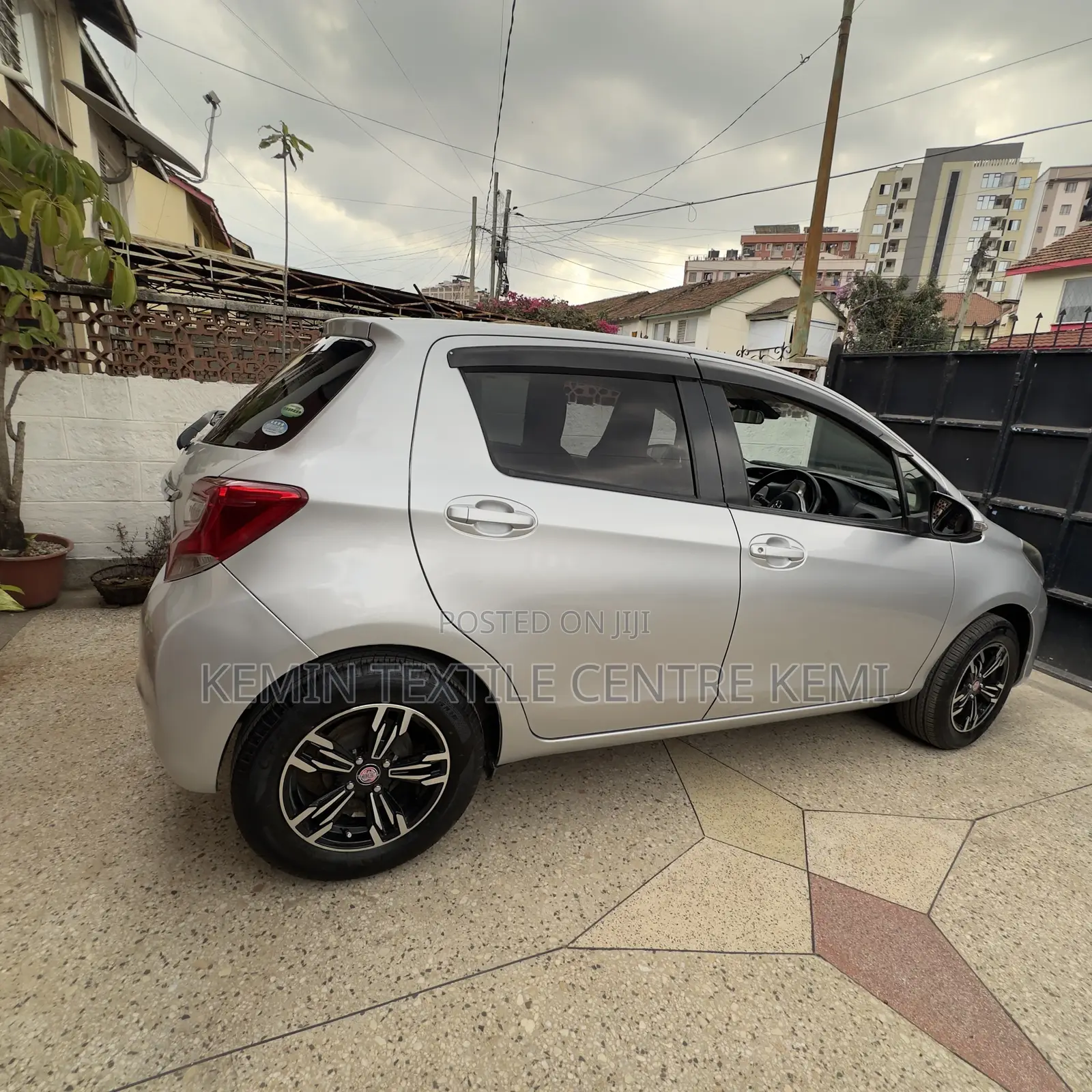 Toyota Vitz 1.0 FWD 5dr 2016 Silver