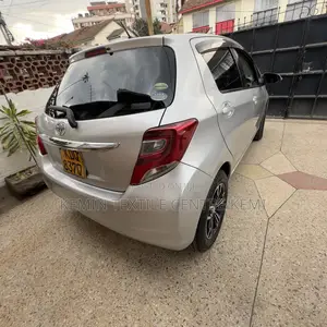 Toyota Vitz 1.0 FWD 5dr 2016 Silver