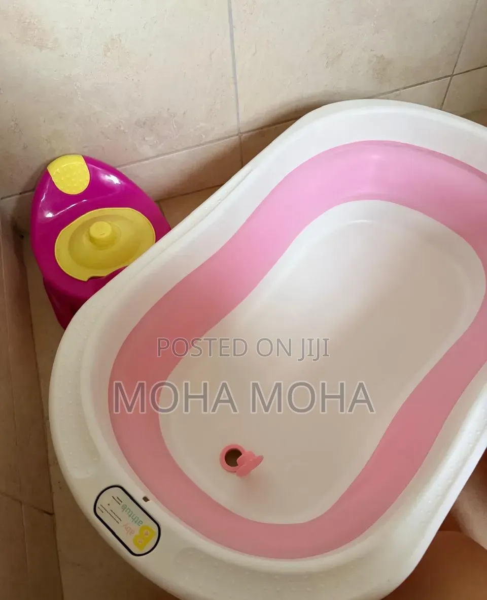 Foldable Bathtub and Free Baby Potty
