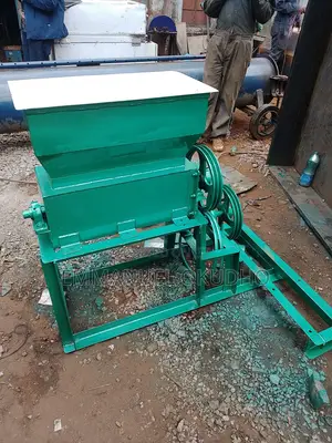 Macadamia Nut Cracker Machine
