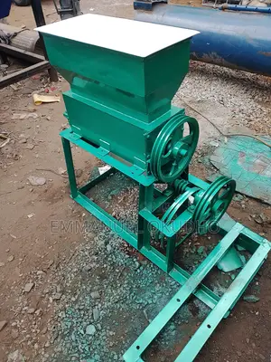 Macadamia Shelling Machine