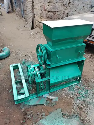 Macadamia Nut Decorticator Machine