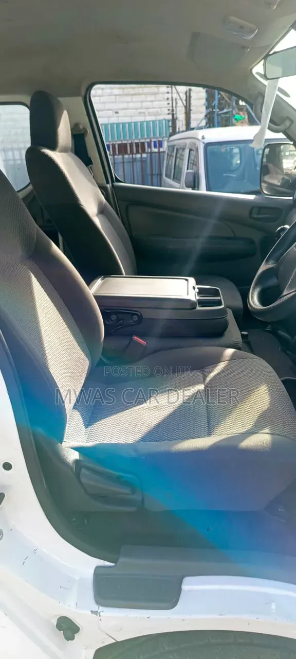Nissan Caravan (Urvan) 2014 White