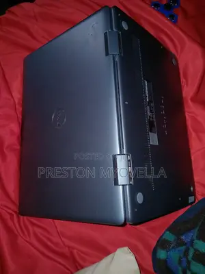 Laptop Dell Inspiron 14 5481 2-in-1 8GB Intel Core i5 SSD 256GB