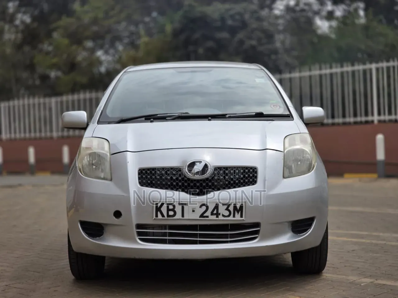Toyota Vitz 2004 Silver