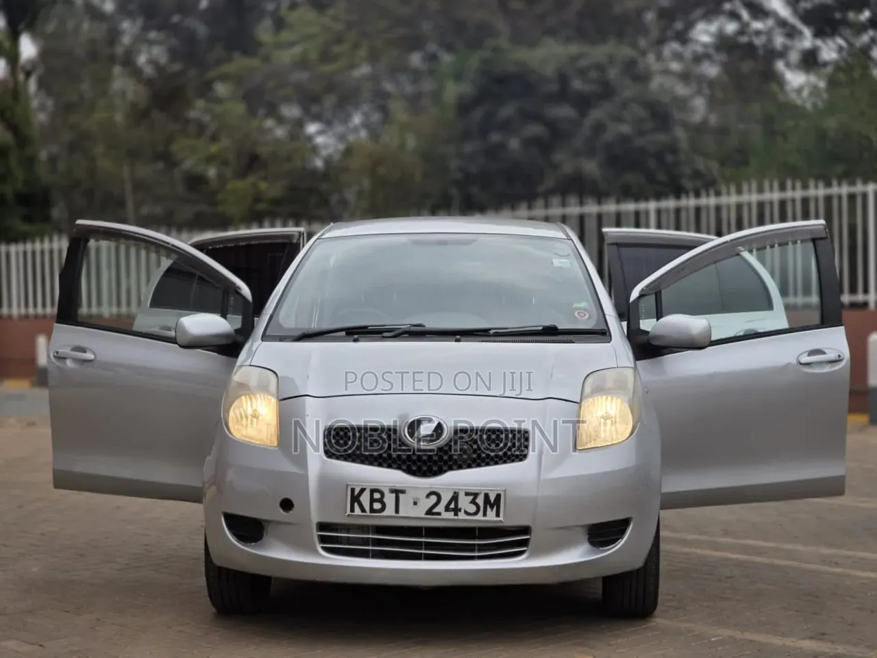 Toyota Vitz 2004 Silver