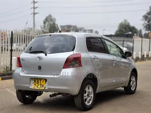 Toyota Vitz 2004 Silver