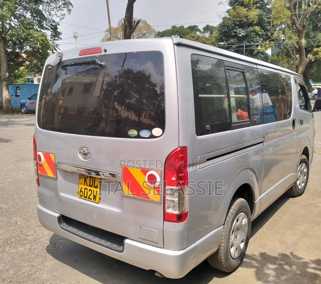 Toyota HiAce 2016 Silver