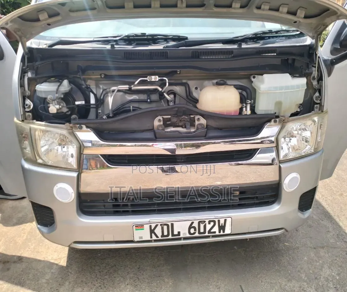 Toyota HiAce 2016 Silver