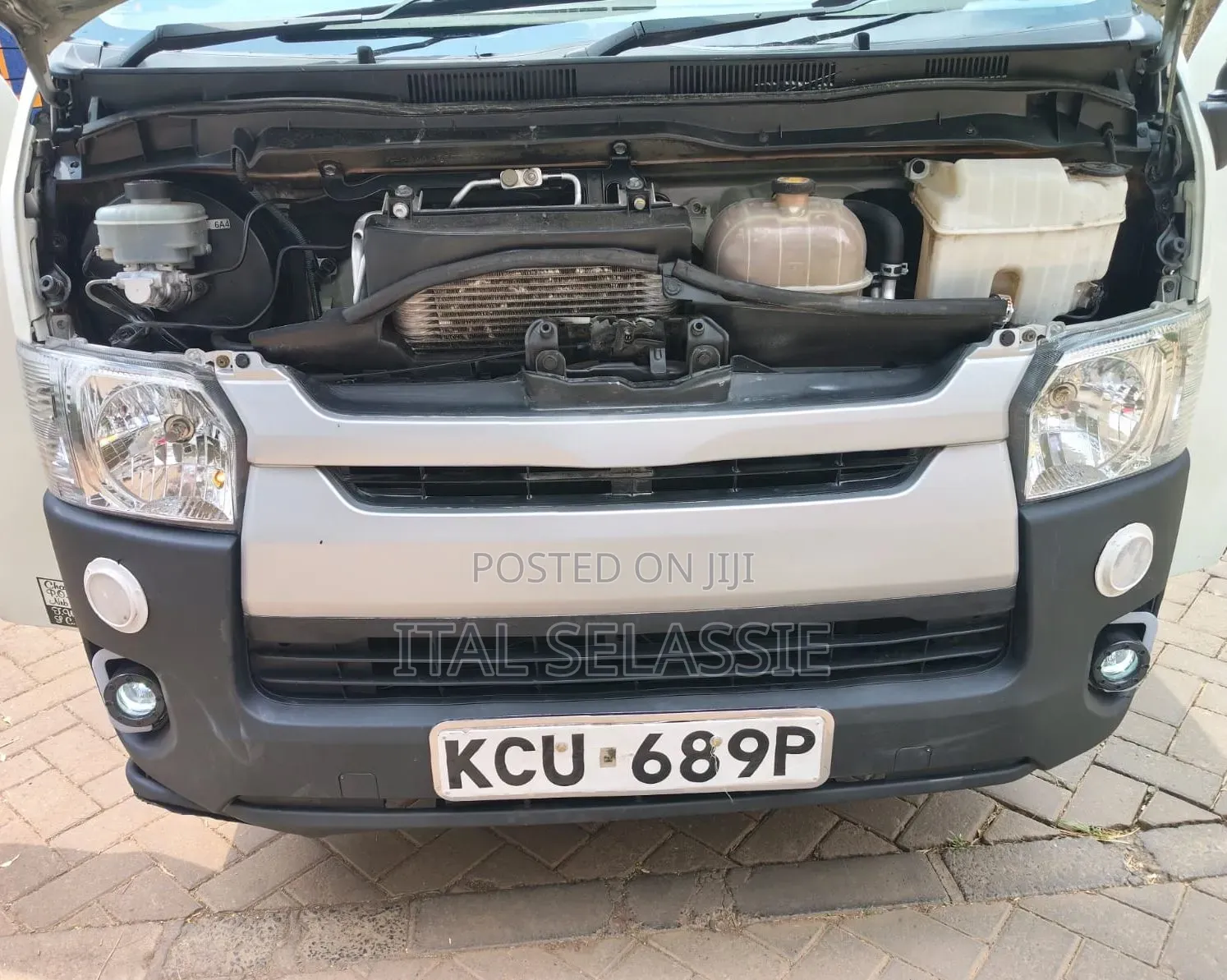 Toyota HiAce 2014 White