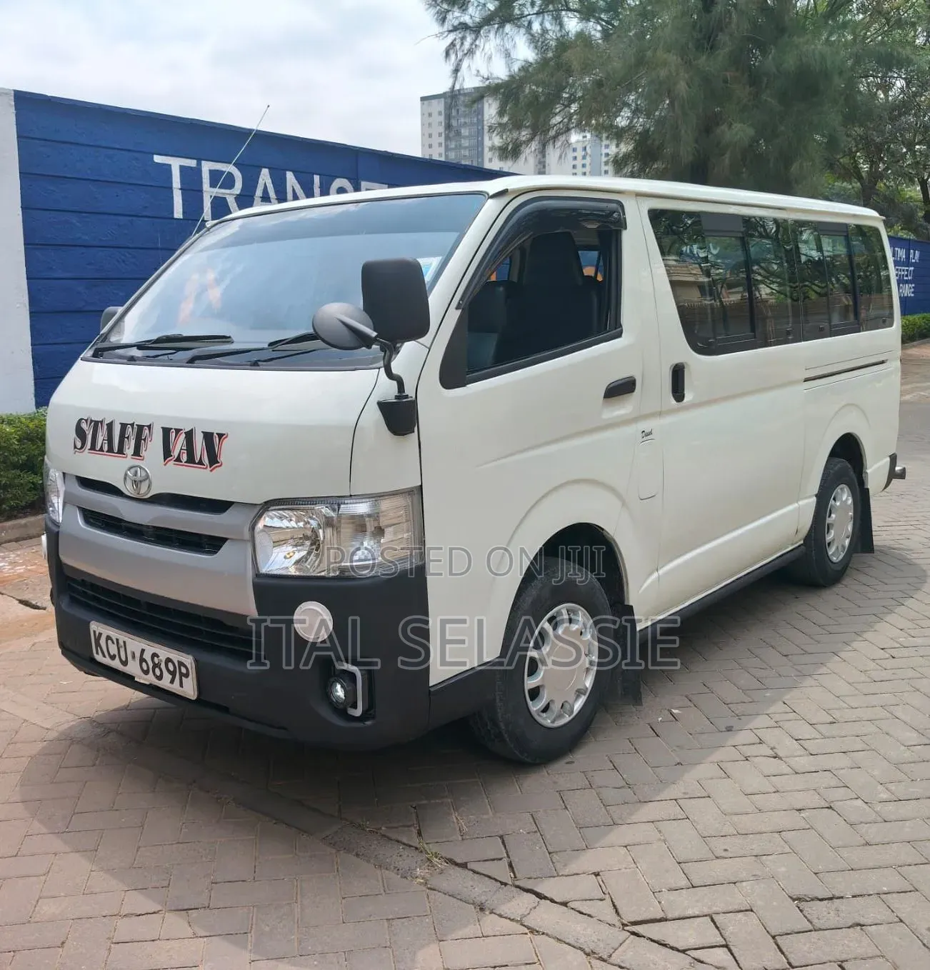 Toyota HiAce 2014 White
