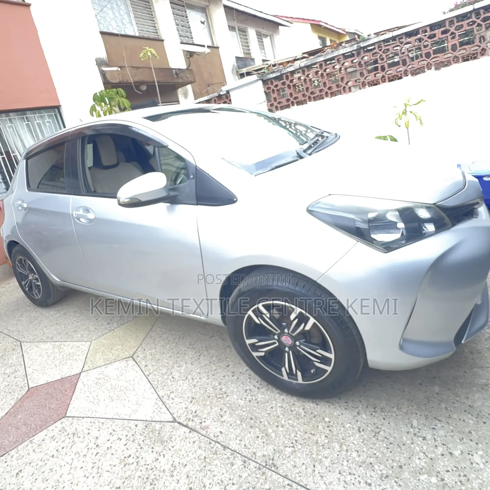 Toyota Vitz 1.0 FWD 5dr 2016 Silver