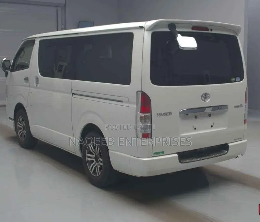 Toyota HiAce 2019 White
