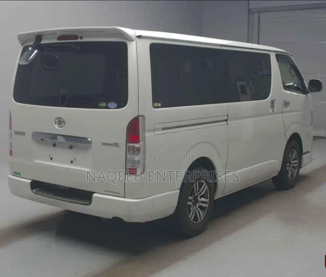 Toyota HiAce 2019 White
