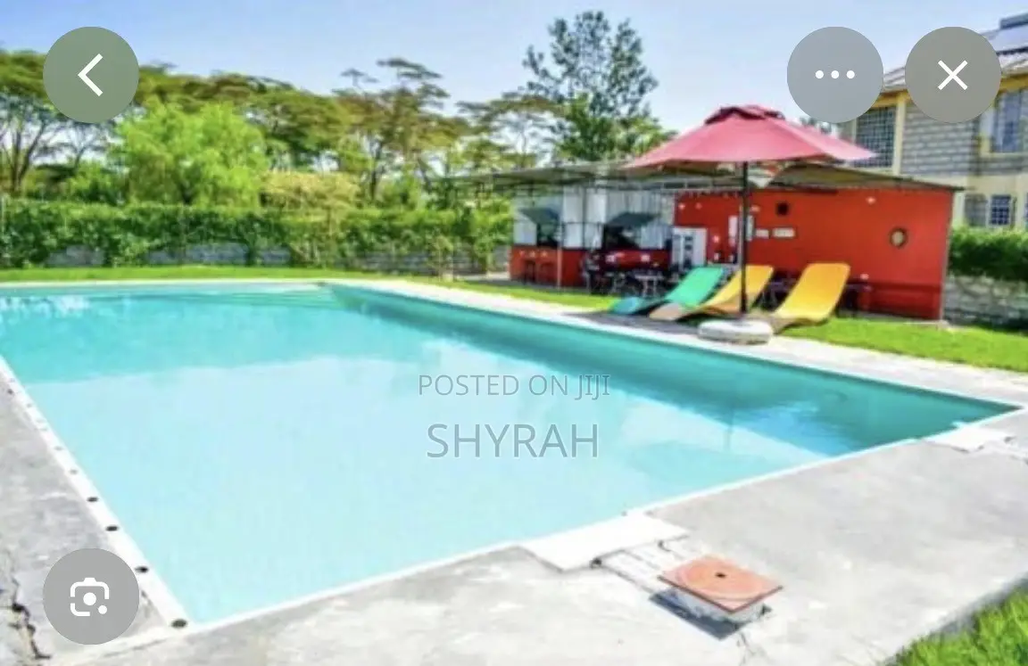 Airbnb 4 Bedroom Villa With a Pool and Lake Accesss
