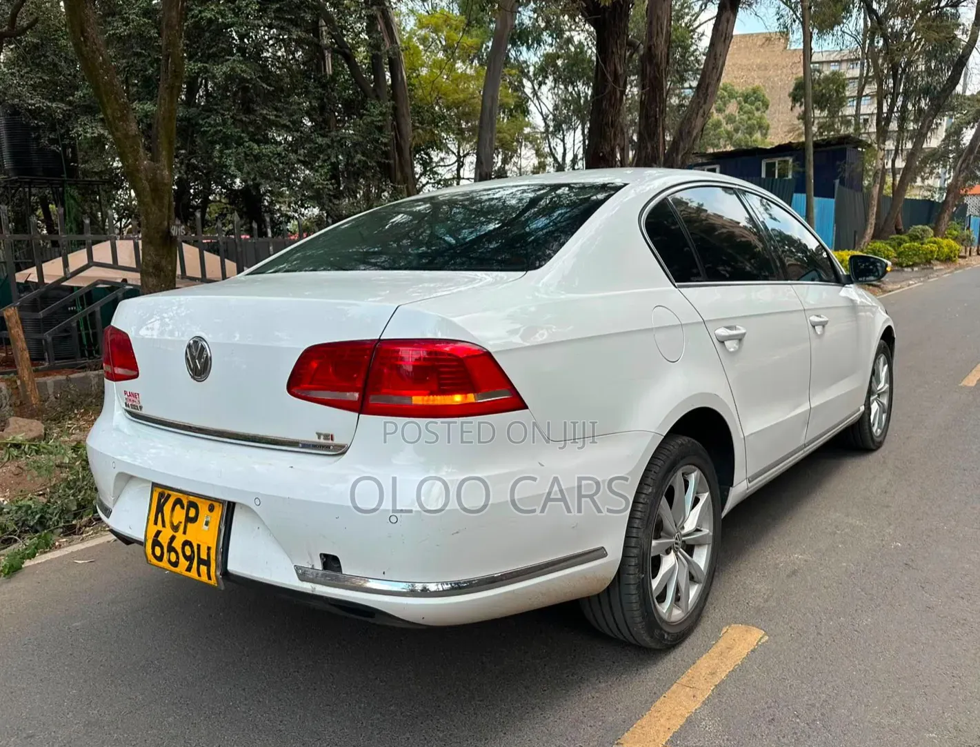 Volkswagen Passat 2011 White