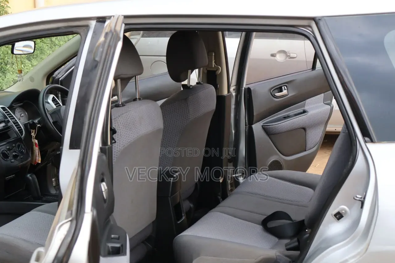 Nissan Wingroad 2010 Silver