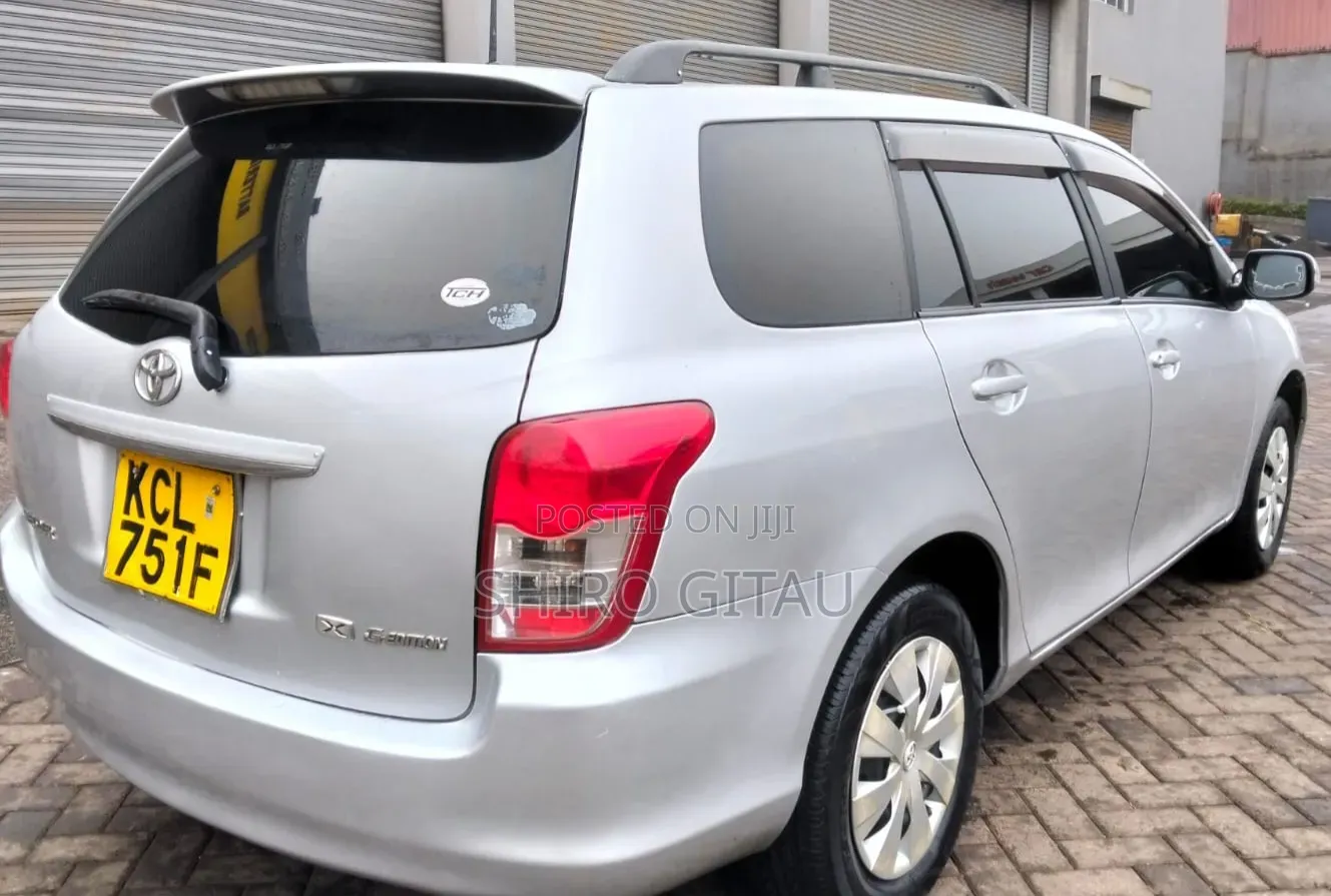 Toyota Corolla Fielder 2012 Silver