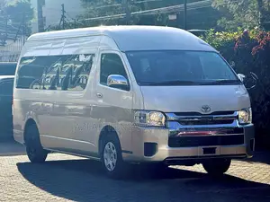 Toyota HiAce 2019 White