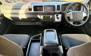 Toyota HiAce 2019 White