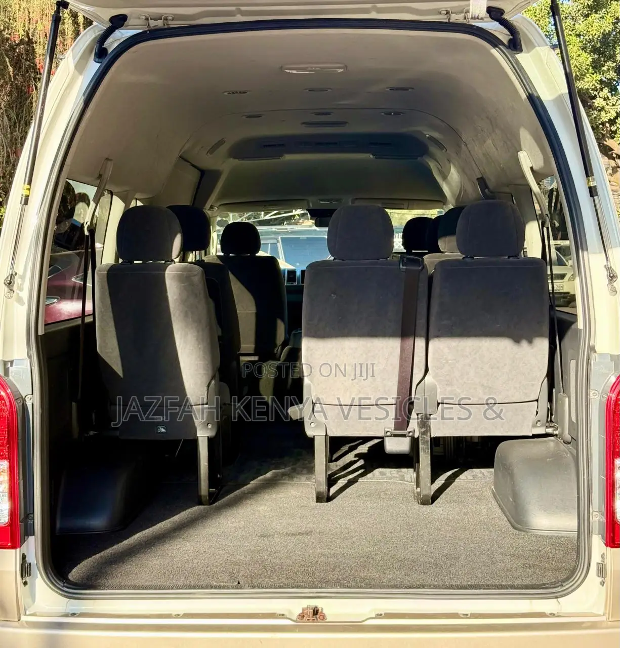 Toyota HiAce 2019 White