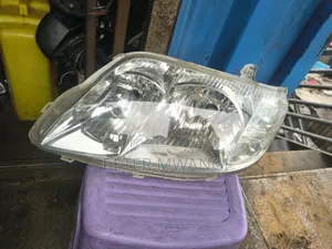 Toyota Nze 2005 Headlight