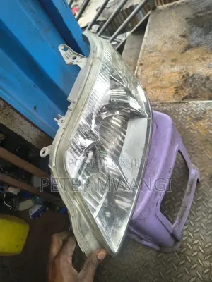 Toyota Nze 2005 Headlight