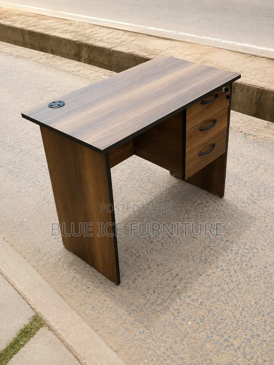Modern Office Desk With Drawers and Lock