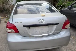 Toyota Belta 2012 Silver