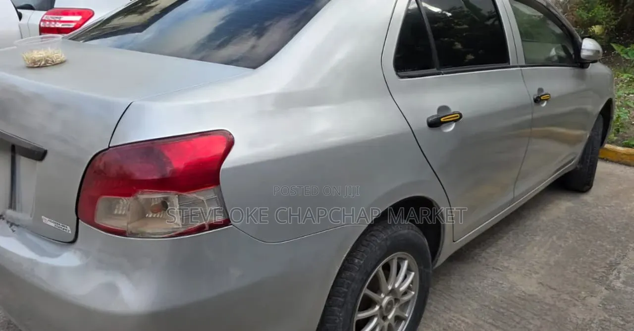 Toyota Belta 2012 Silver