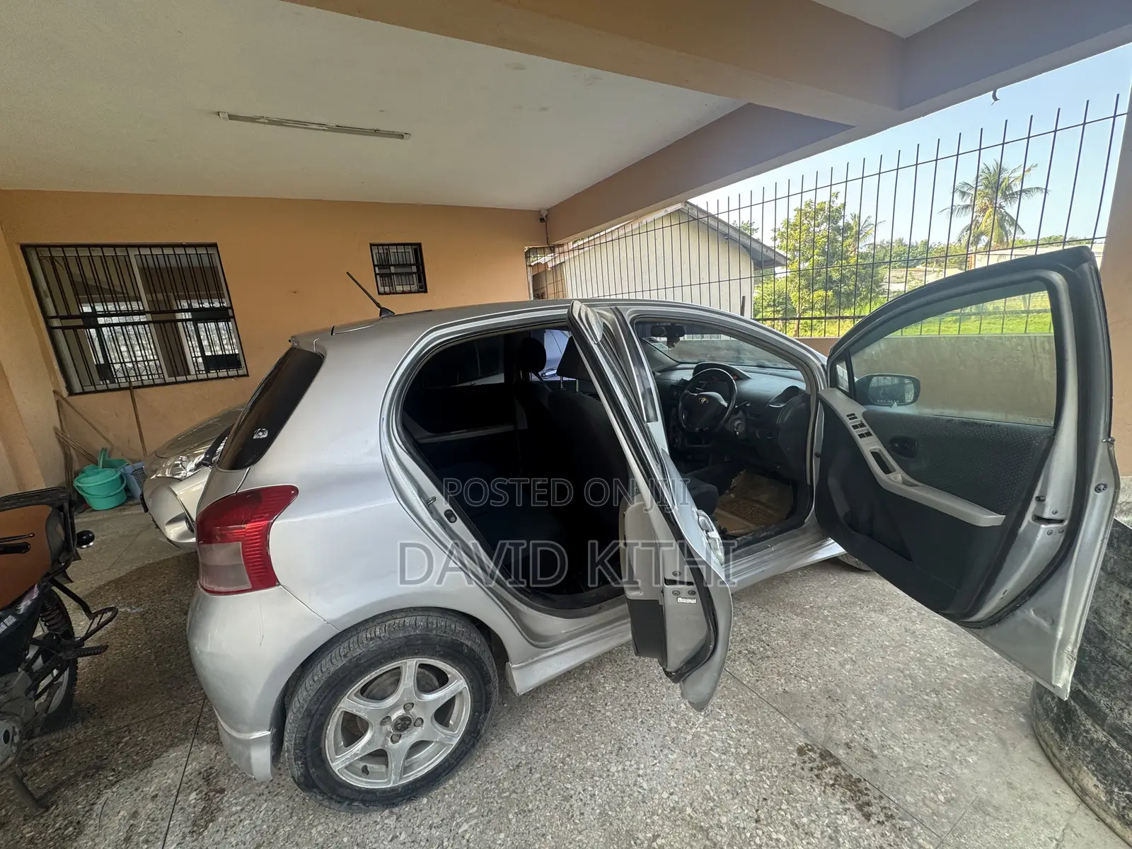 Toyota Vitz 1.3 FWD 5dr 2005 Silver