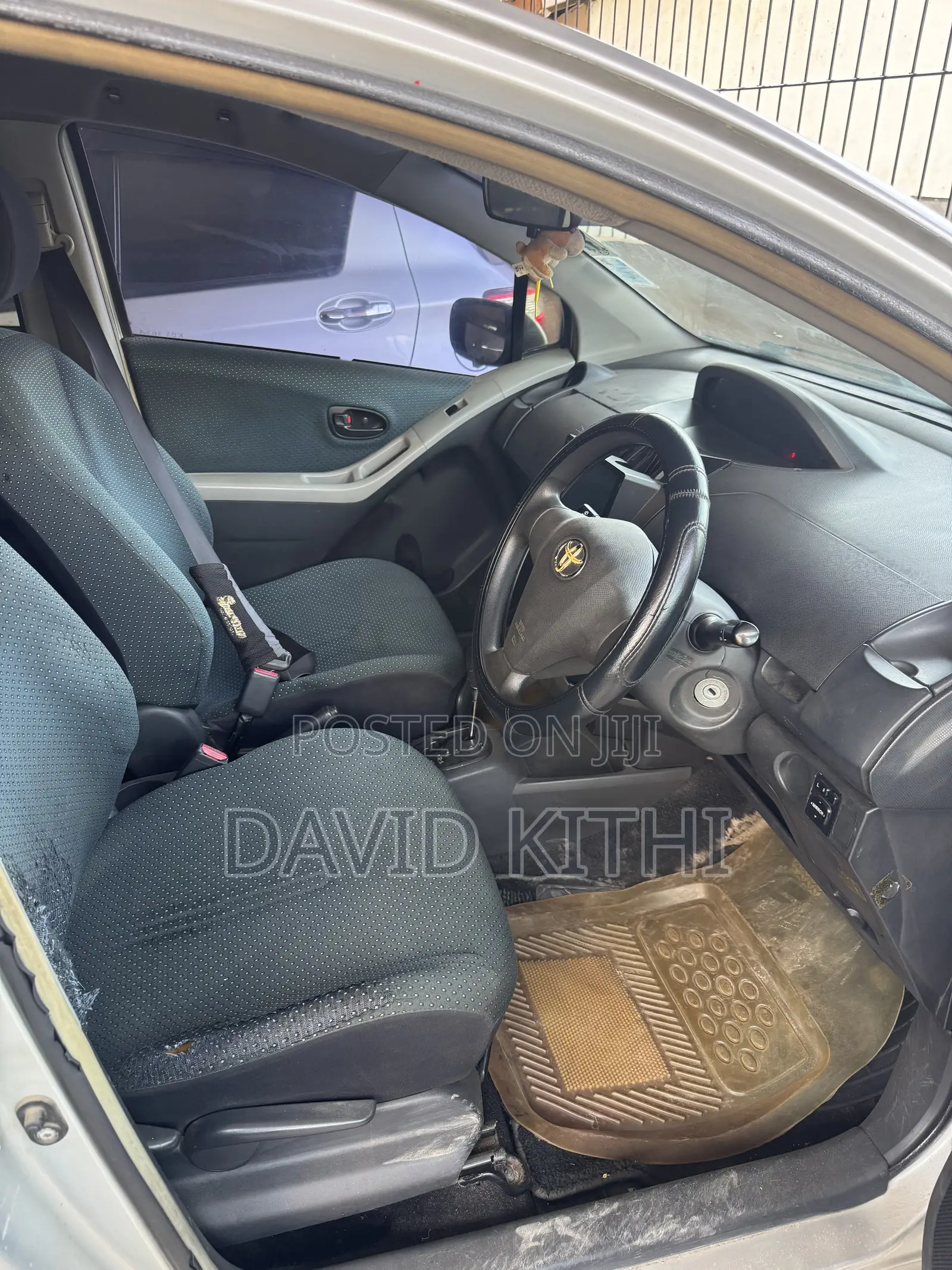 Toyota Vitz 1.3 FWD 5dr 2005 Silver