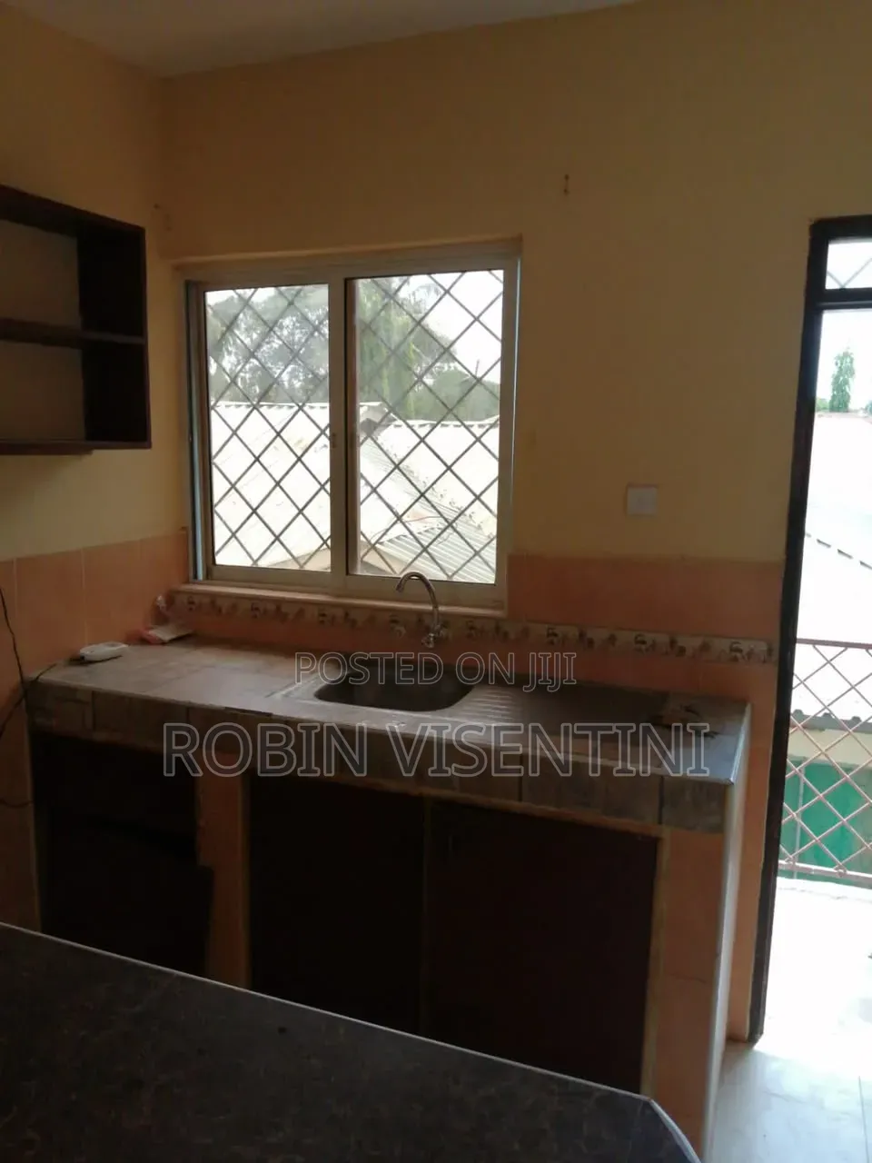 8bdrm Block of Flats in Mtambo for sale