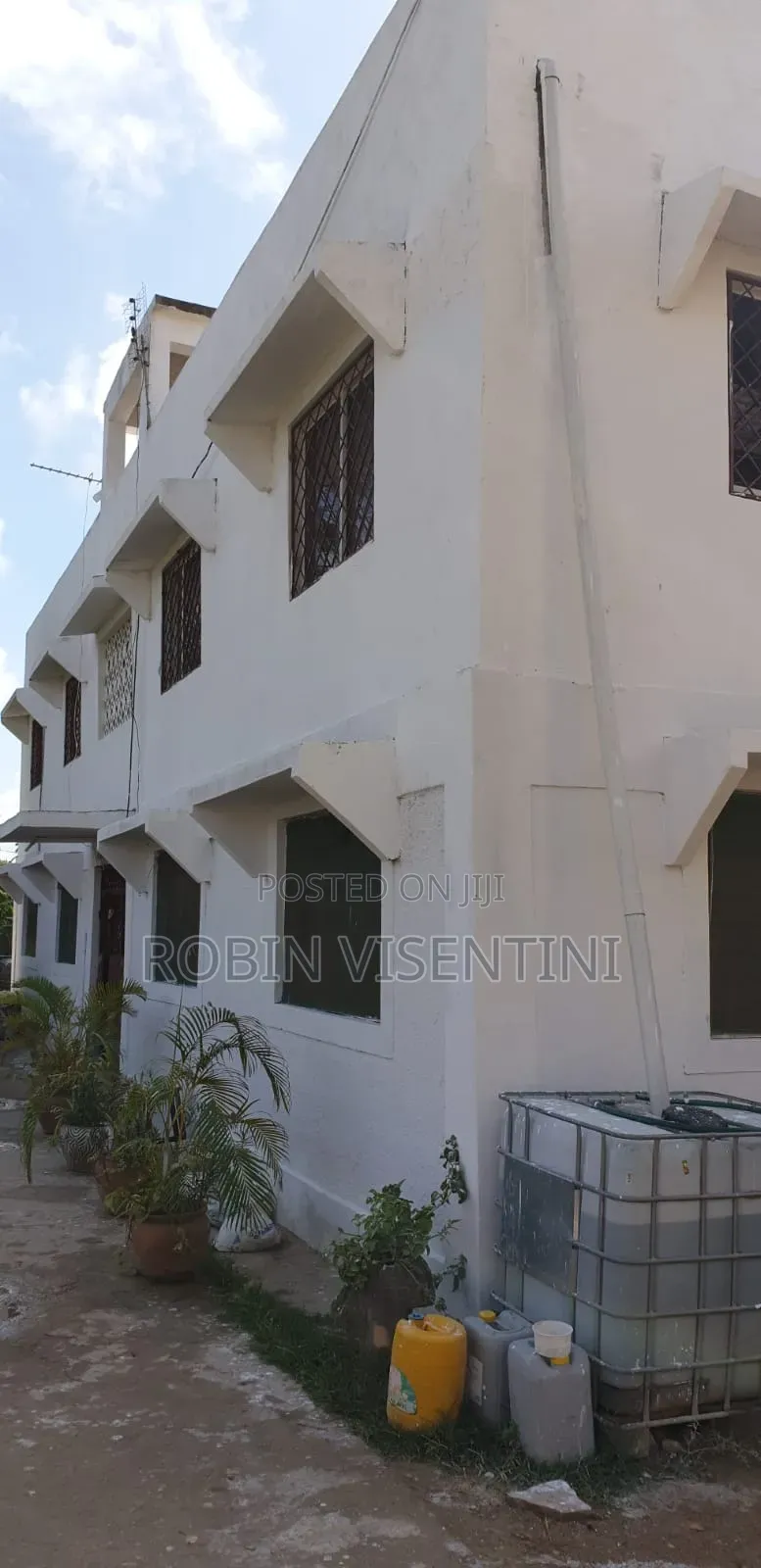 8bdrm Block of Flats in Mtambo for sale