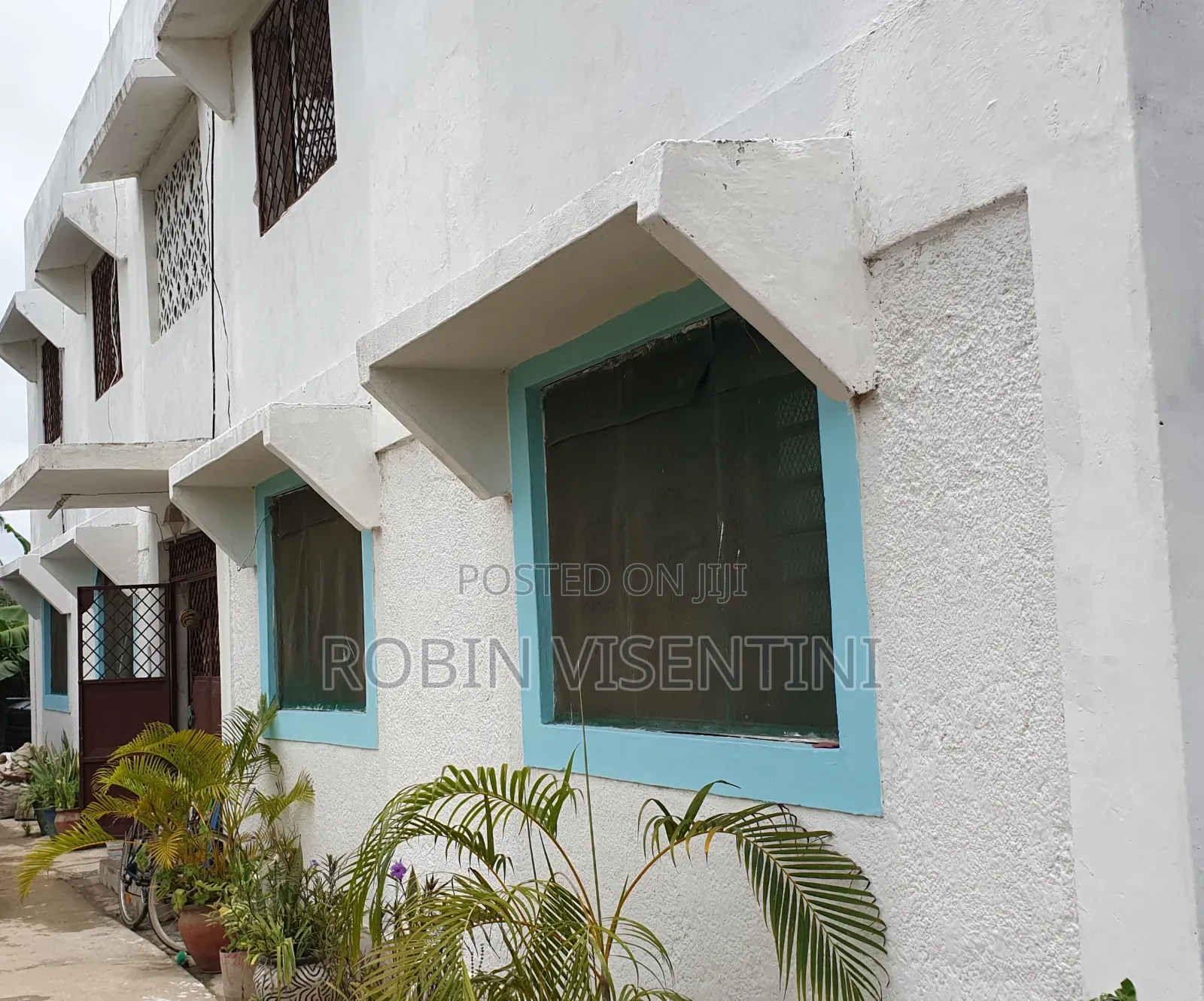 8bdrm Block of Flats in Mtambo for sale