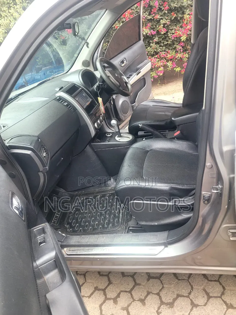 Nissan X-Trail 2010 Silver