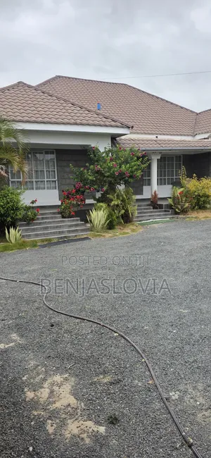 Furnished 5bdrm House in Komarock for sale