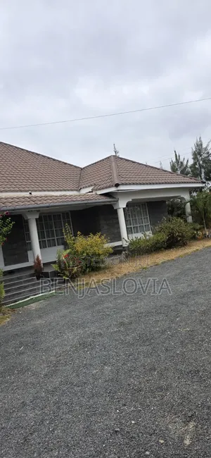 Furnished 5bdrm House in Komarock for sale