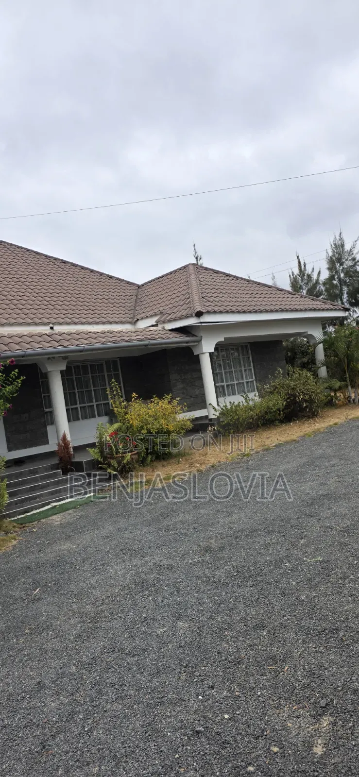 Furnished 5bdrm House in Komarock for sale