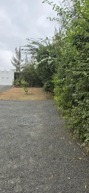 Furnished 5bdrm House in Komarock for sale