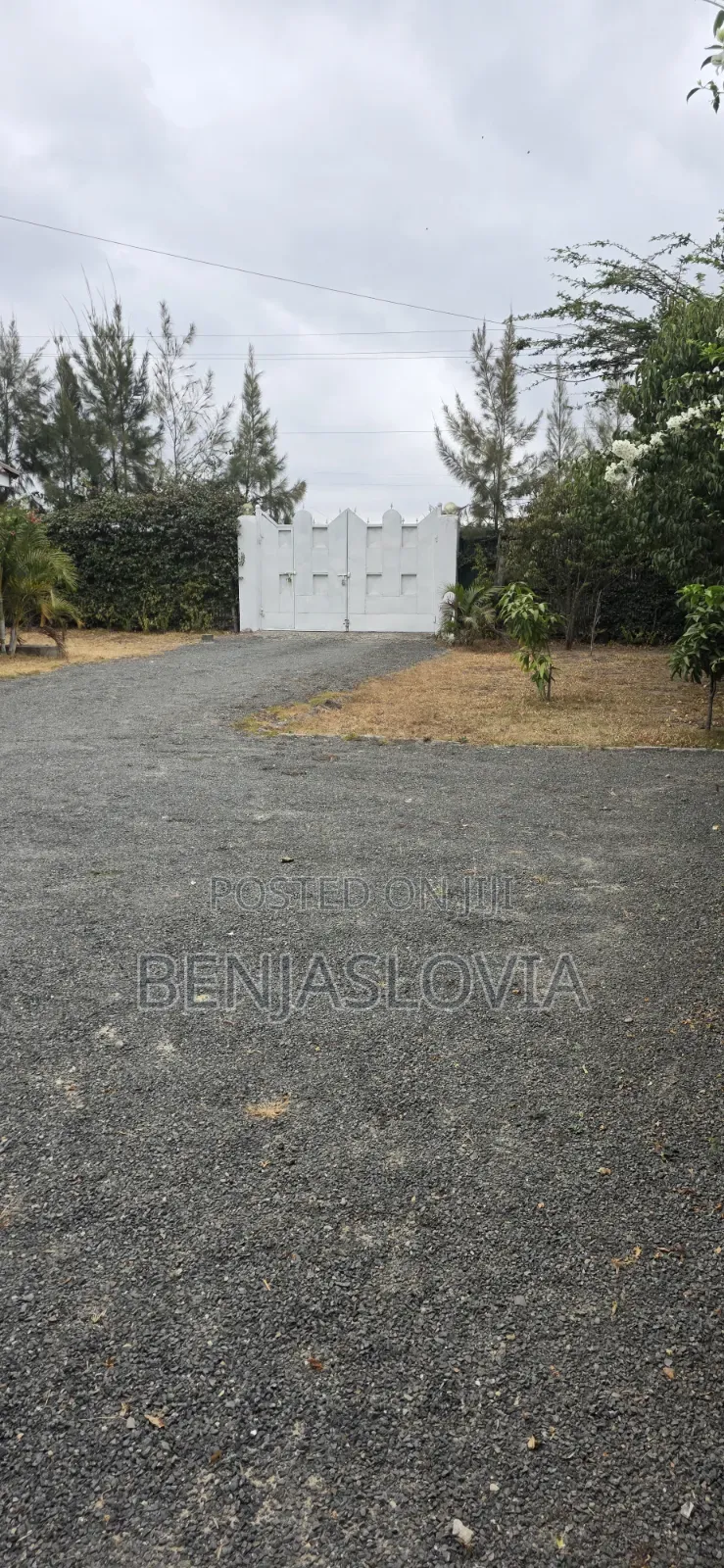Furnished 5bdrm House in Komarock for sale