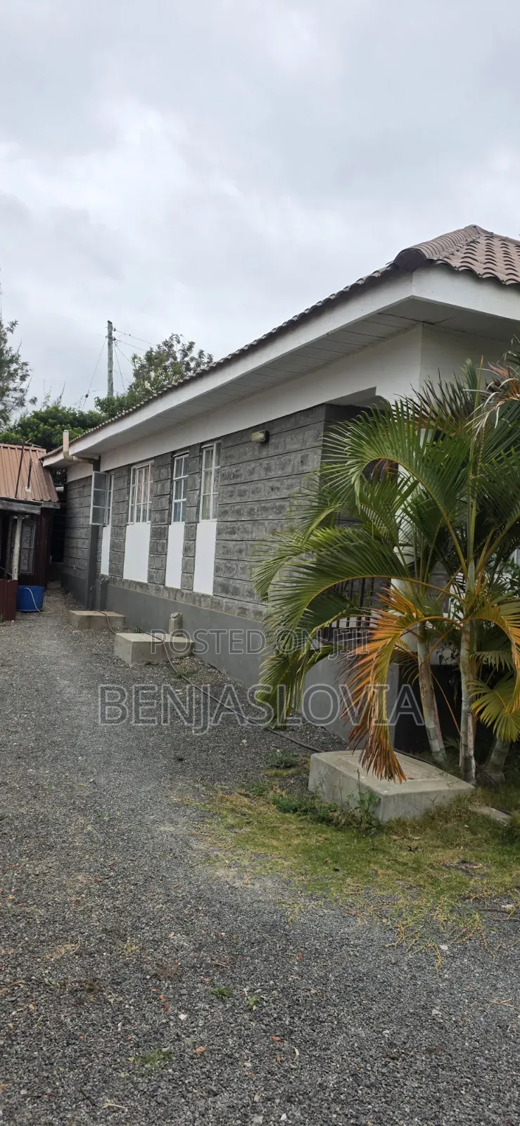 Furnished 5bdrm House in Komarock for sale