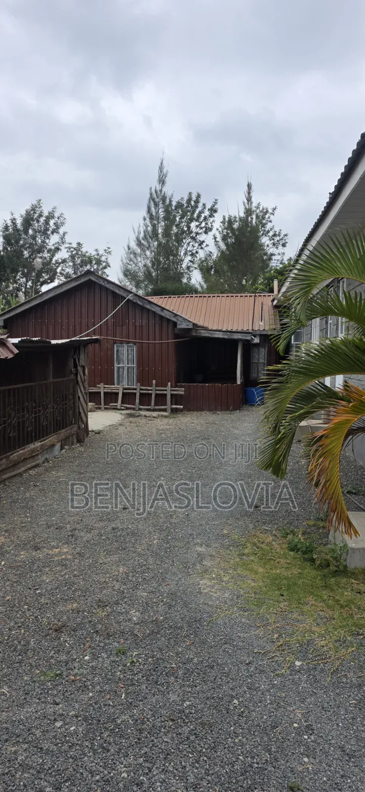 Furnished 5bdrm House in Komarock for sale