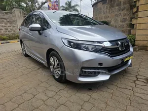 Honda Fit Shuttle 2019 Silver
