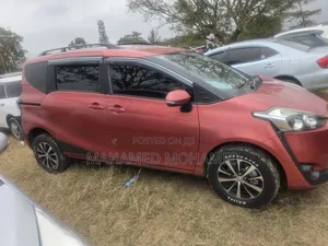 Toyota Sienta 2018 Maroon